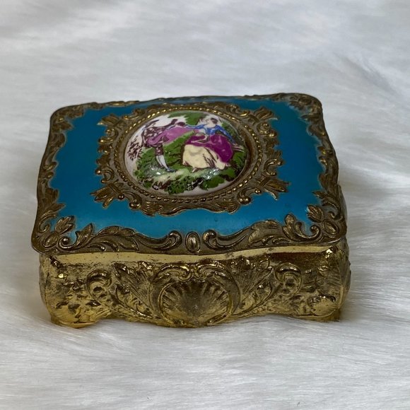 Vintage Japan Courting Couple Cameo Trinket Box - Picture 3 of 9